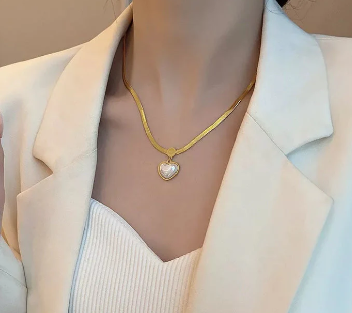 Collar del Amor Blanco Elegante